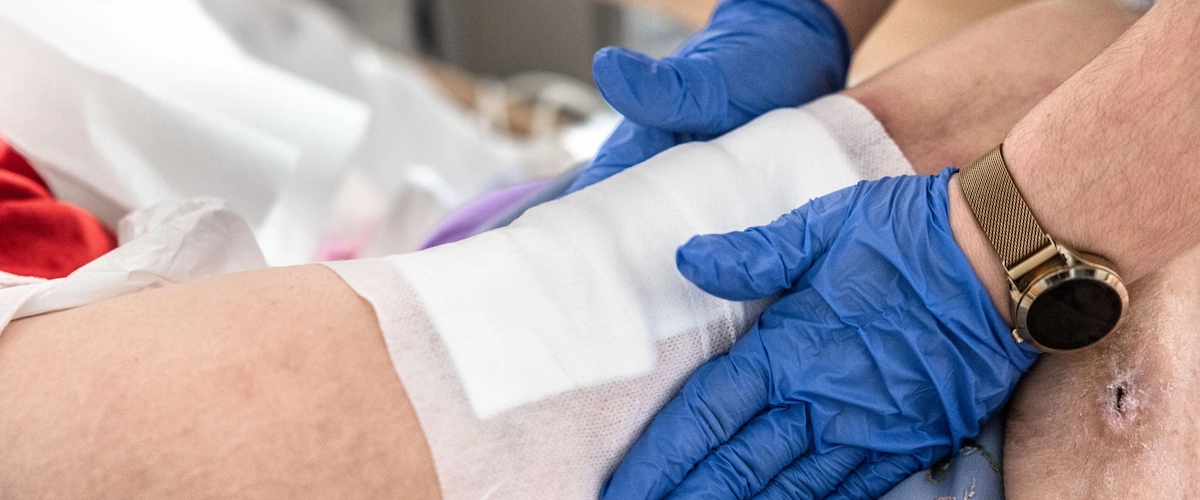 Valutazione di una ferita cronica da parte di un medico specializzato